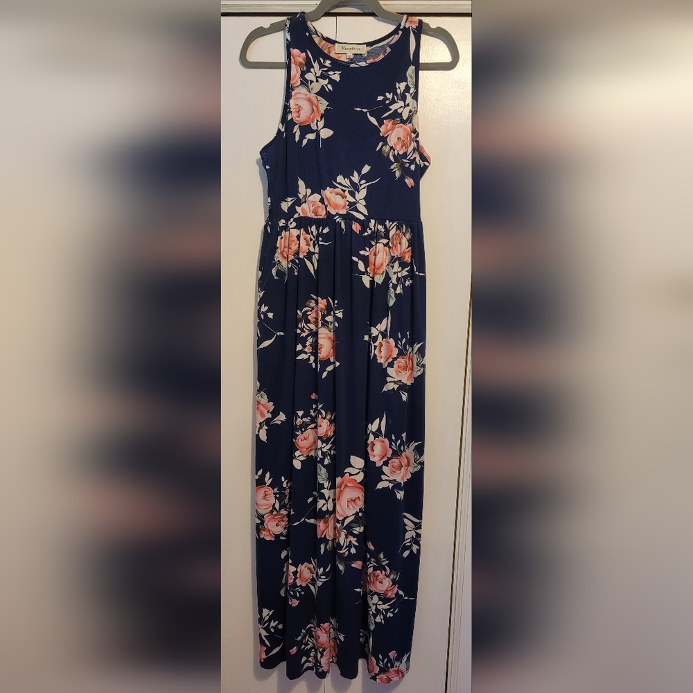 Floral maxi dress with pockets